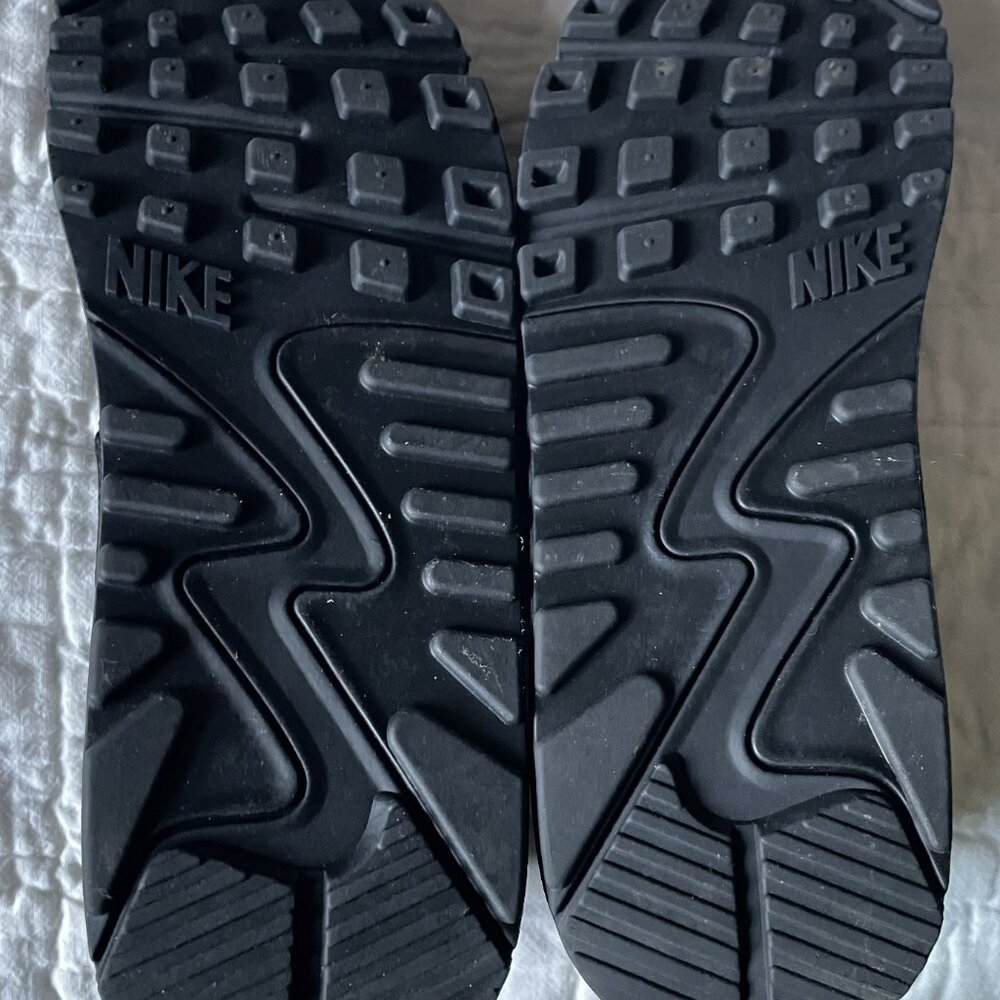 Nike Air Max 90 - men's size US 10 - black - Like New condition - Picture 6 of 8